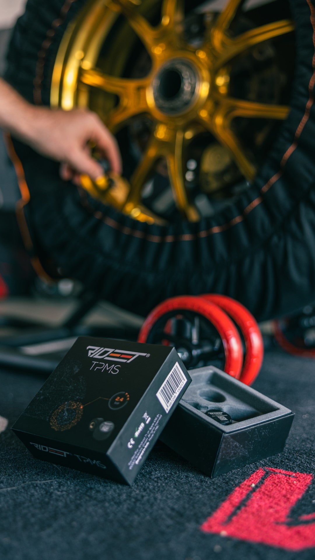 RIDEET TPMS Tire Pressure and Temperature Monitoring System