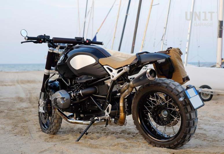 Hohe Auspuffanlage aus Titan RnineT