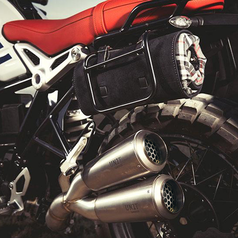 Doppelauspuff aus Titan mit sichtbaren Schweißnähten