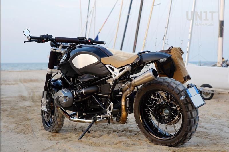 Hohe Auspuffanlage aus Titan RnineT