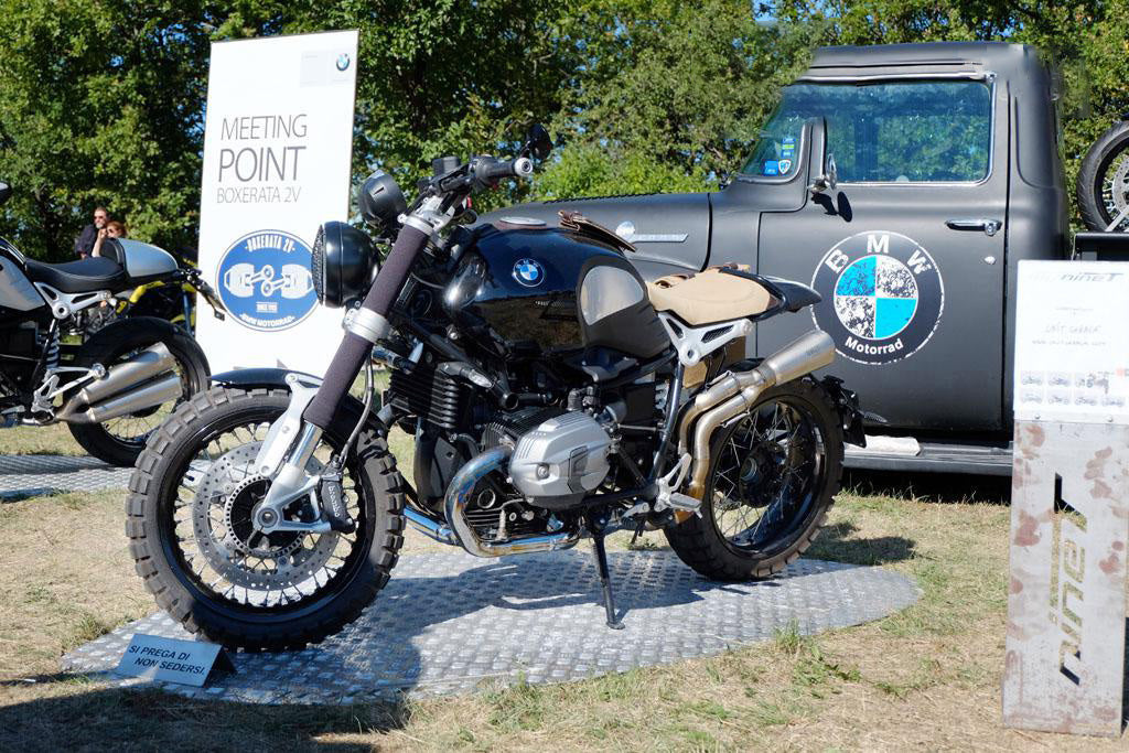 Hohe Auspuffanlage aus Titan RnineT