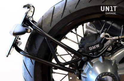 Niedriger Kennzeichenhalter